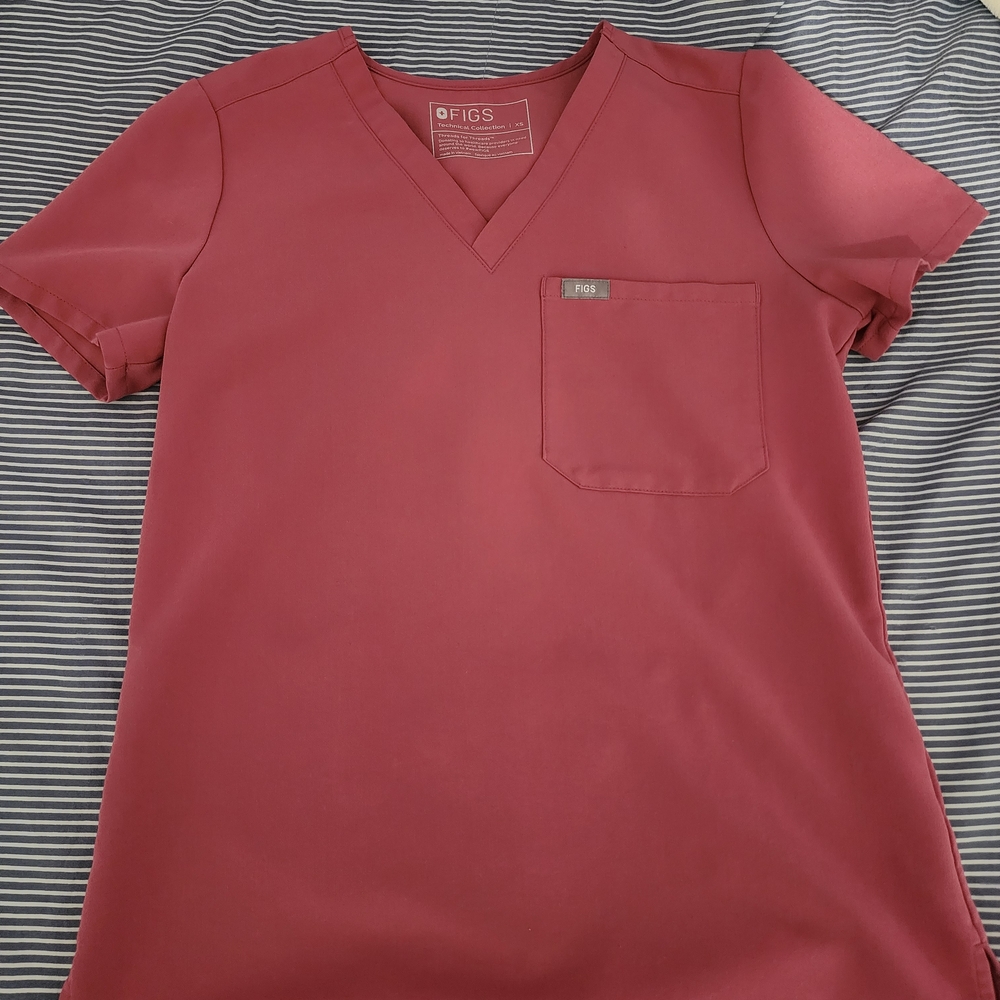 Figs Rose Quartz V-Neck Scrub Top
